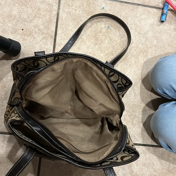 Used shoulder purse with few stains inside - Picture 3 of 3